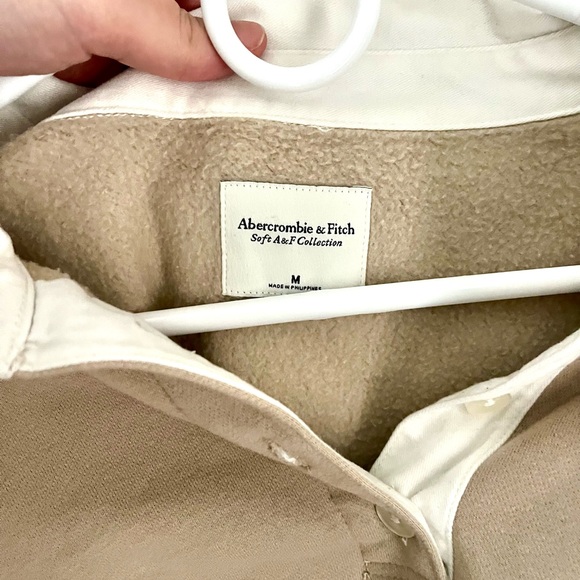 Abercrombie & Fitch Beige Crew Sweatshirt with White Collar - Picture 5 of 5